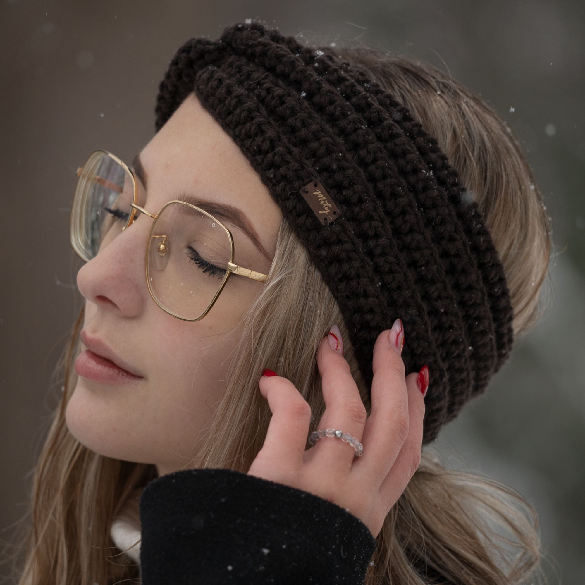 05 Čelenka - dark chocolate