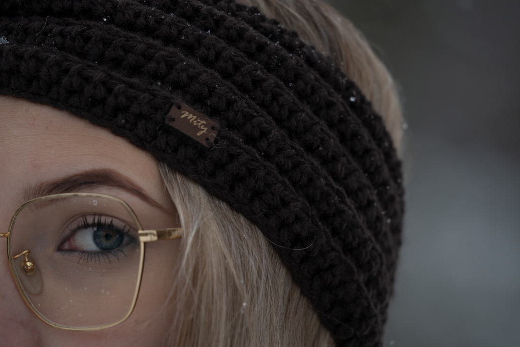 05 Čelenka - dark chocolate