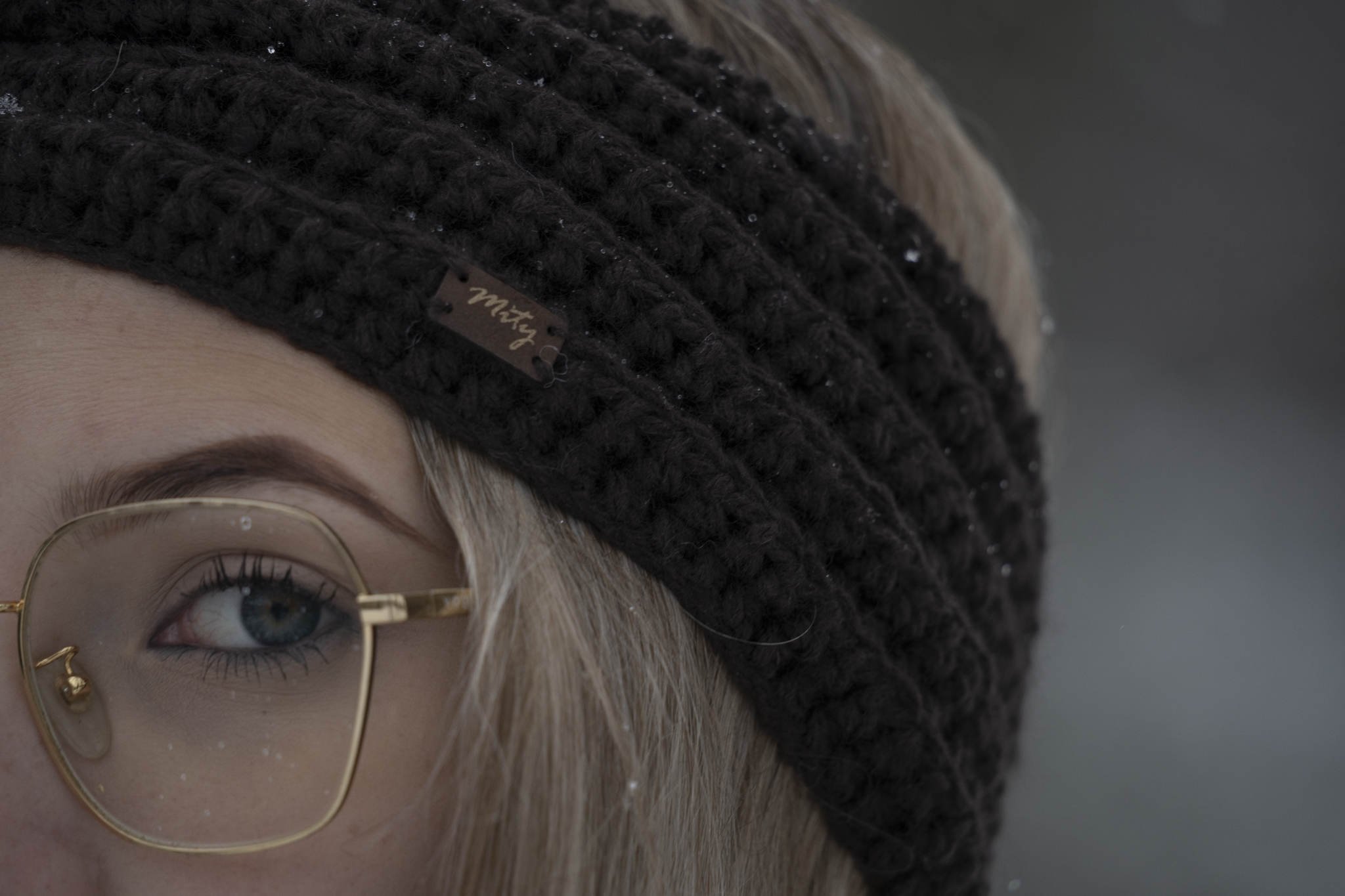 05 Čelenka - dark chocolate